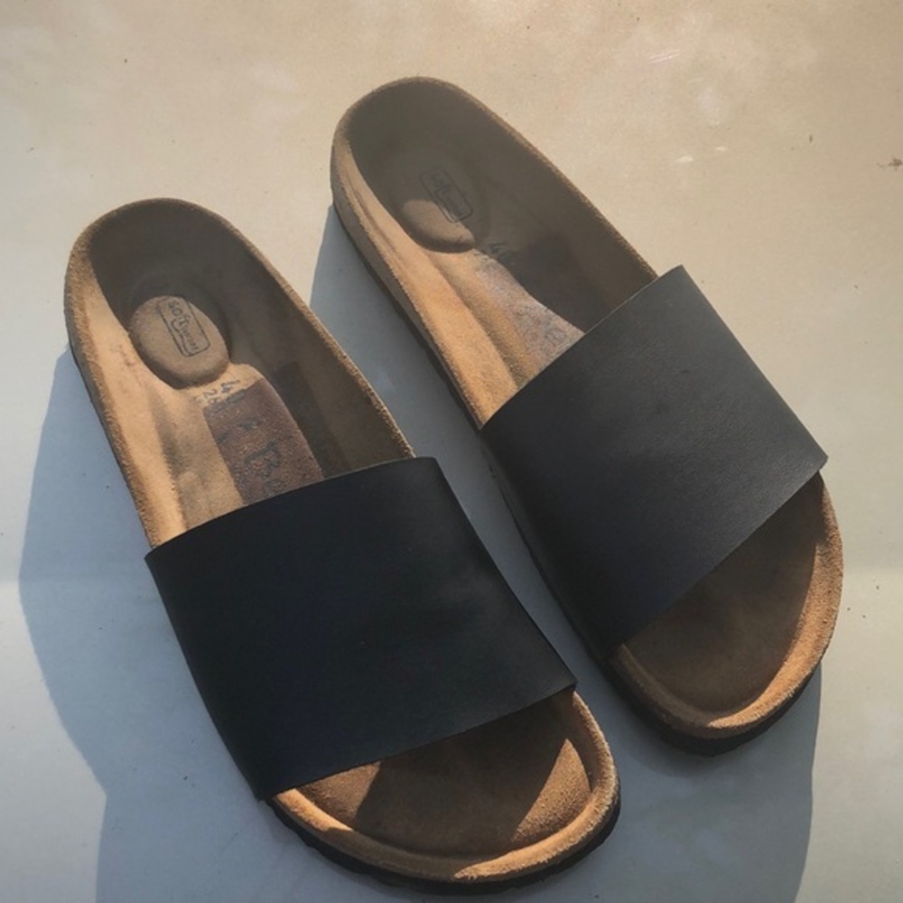 Betula by Birkenstocks soft footbed‎ single black strap sandals W9 M7
